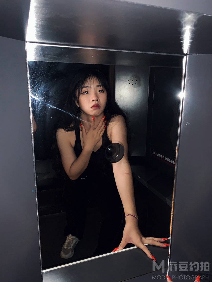 黑白模特