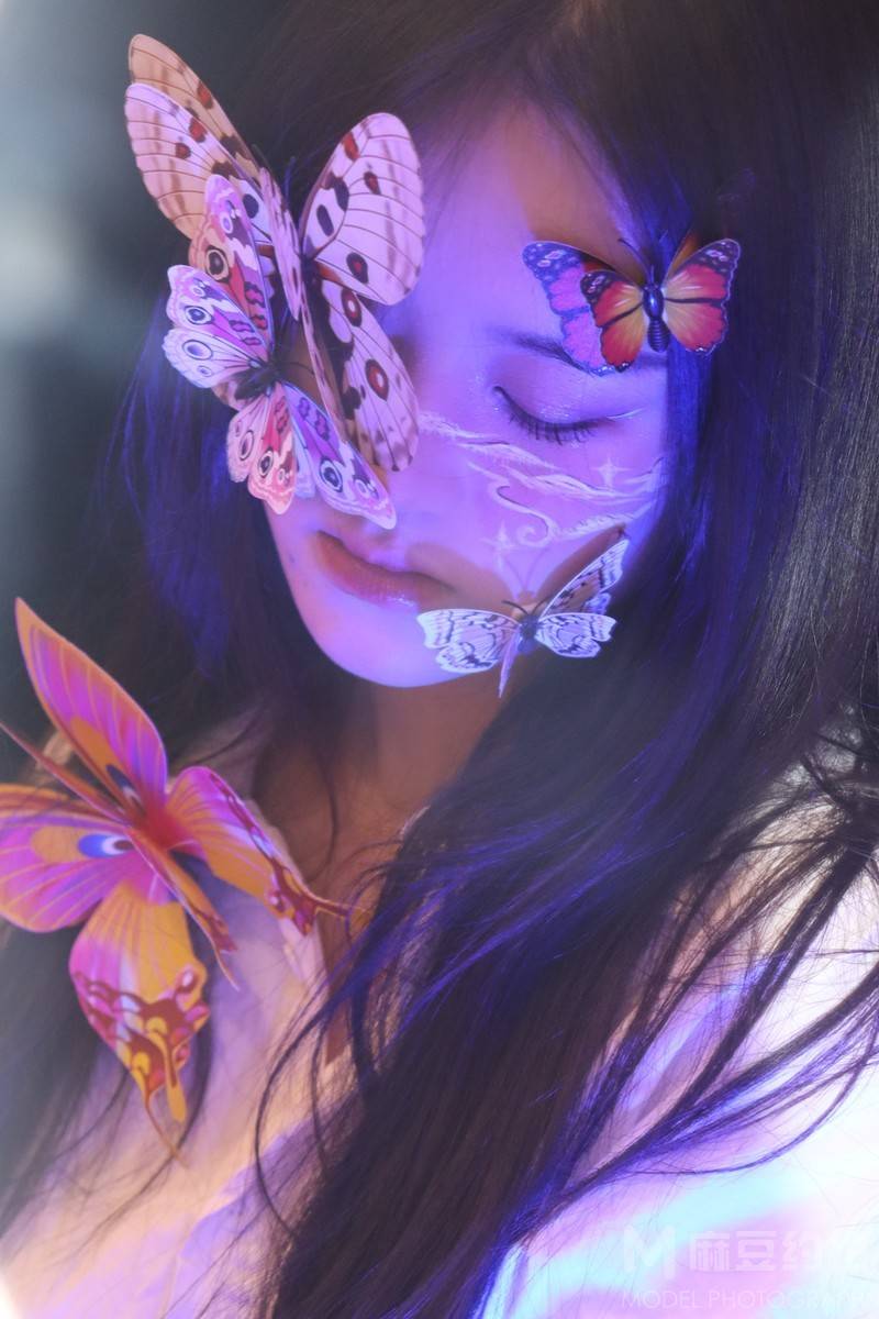 情绪模特