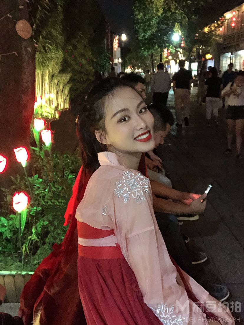 妆容模特