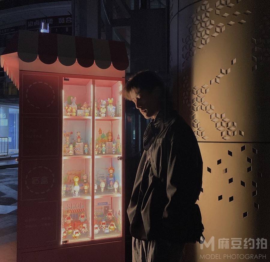 情绪模特