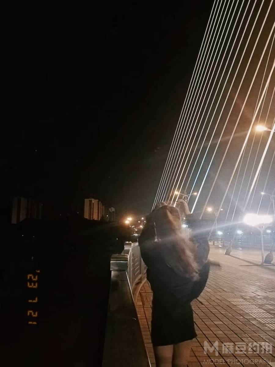 宝丽来模特