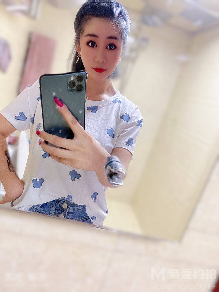 校园模特