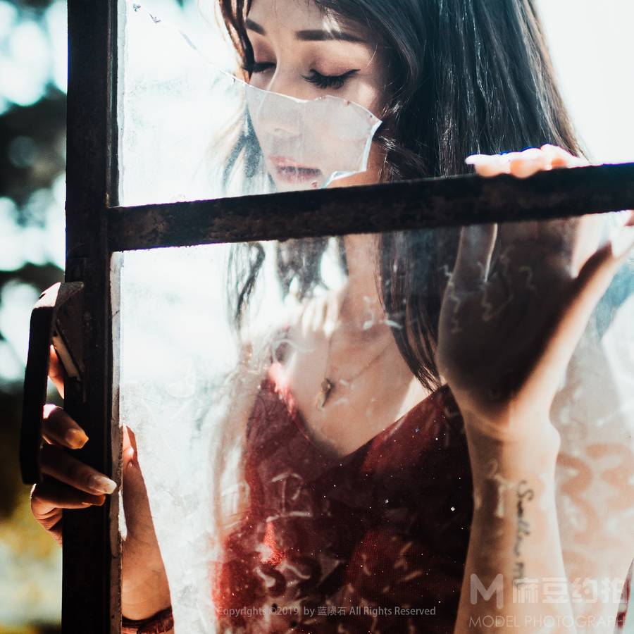 情绪模特