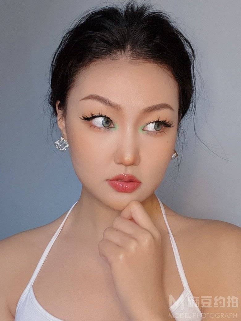 妆容模特