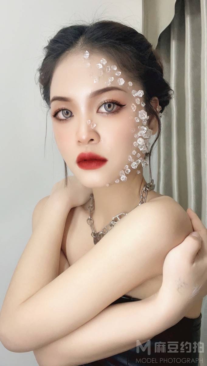 黑白模特