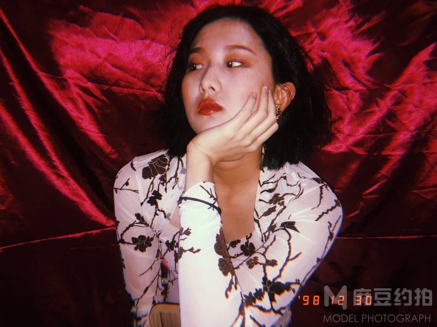 情绪模特