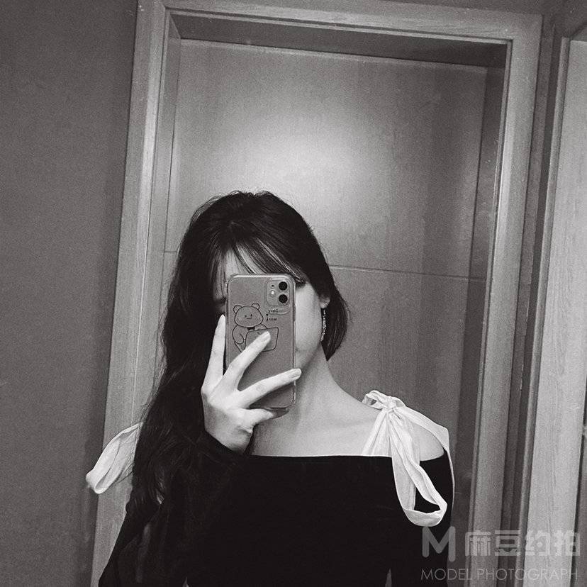 黑白模特