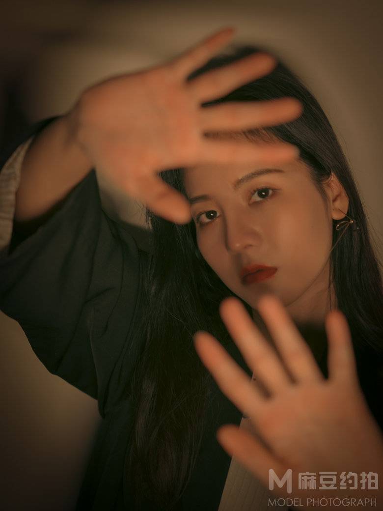 情绪模特