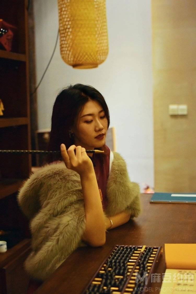 情绪模特