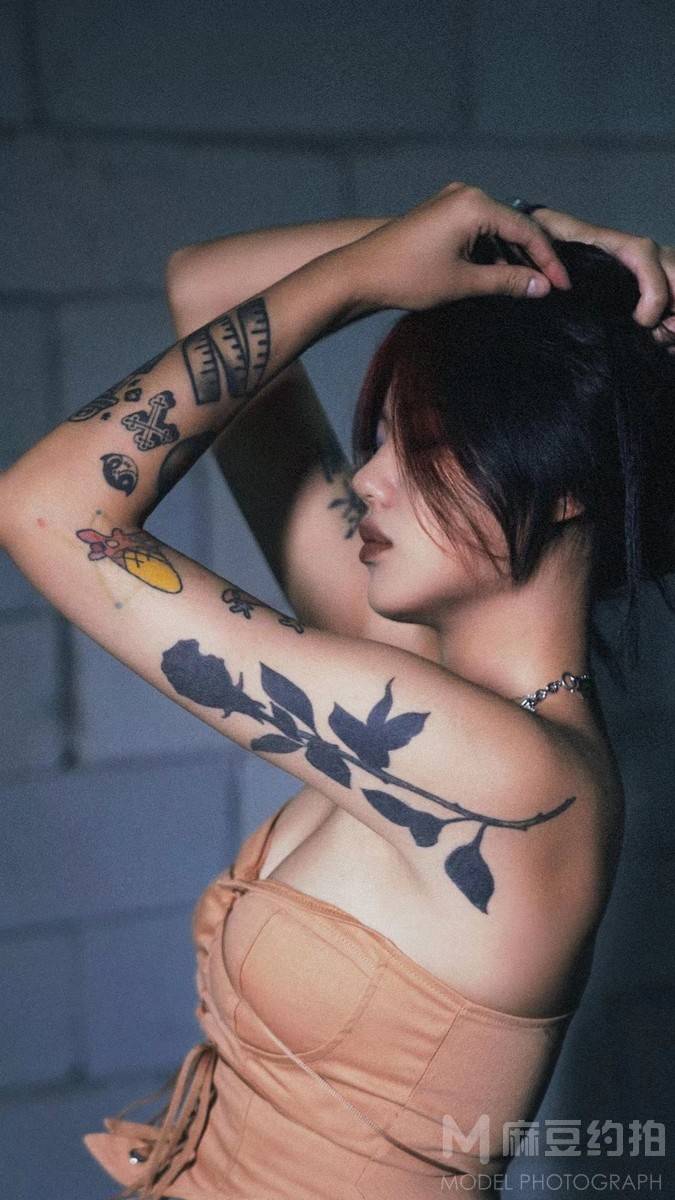 情绪模特
