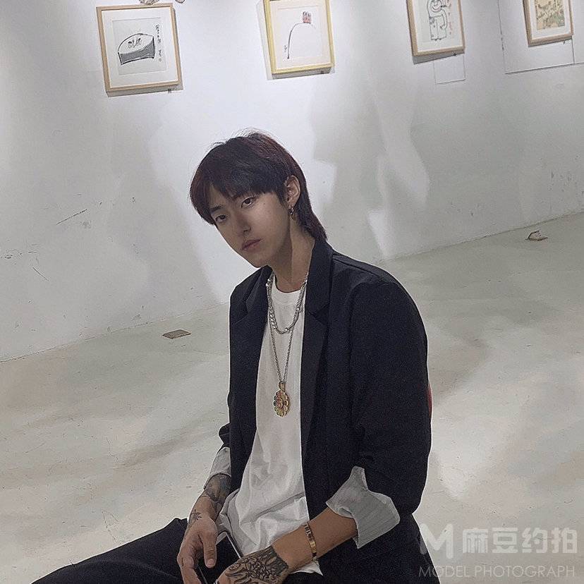 情绪模特