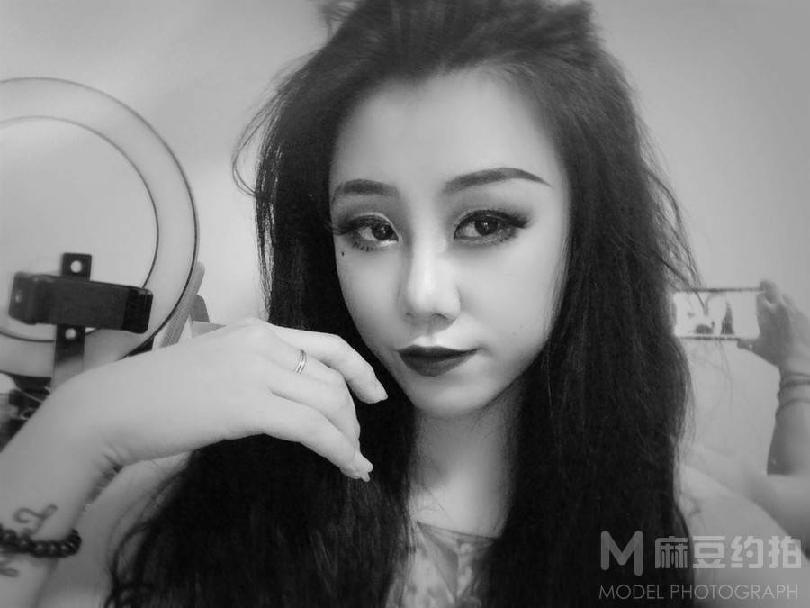 情绪模特