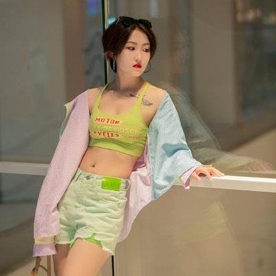 情绪模特