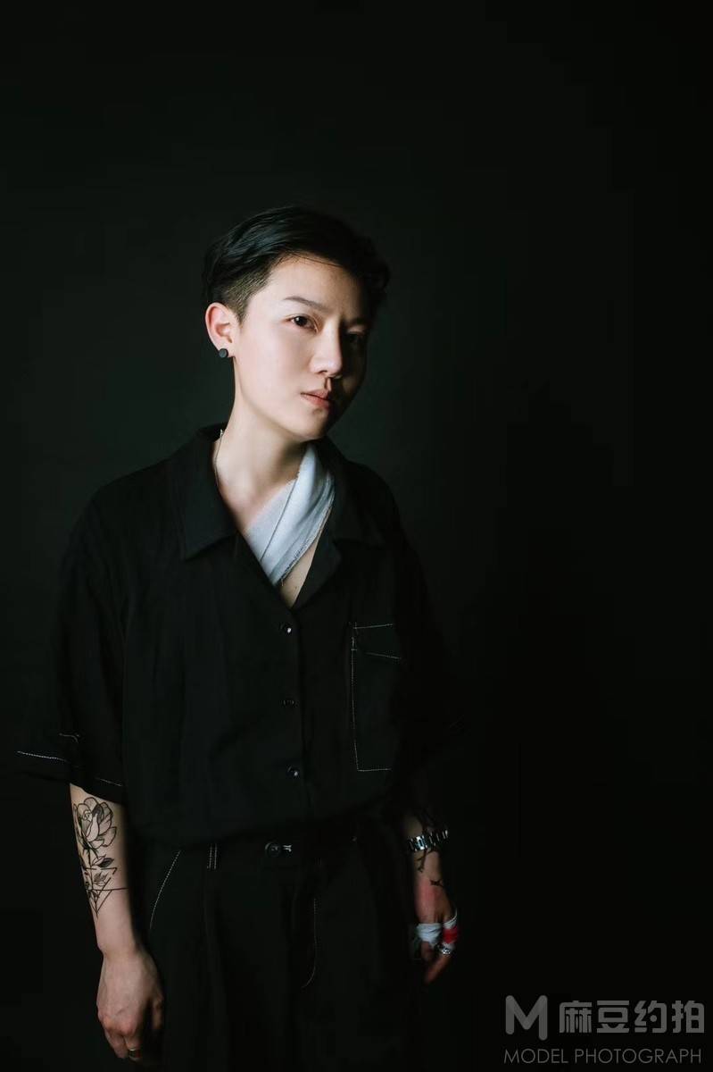 情绪模特