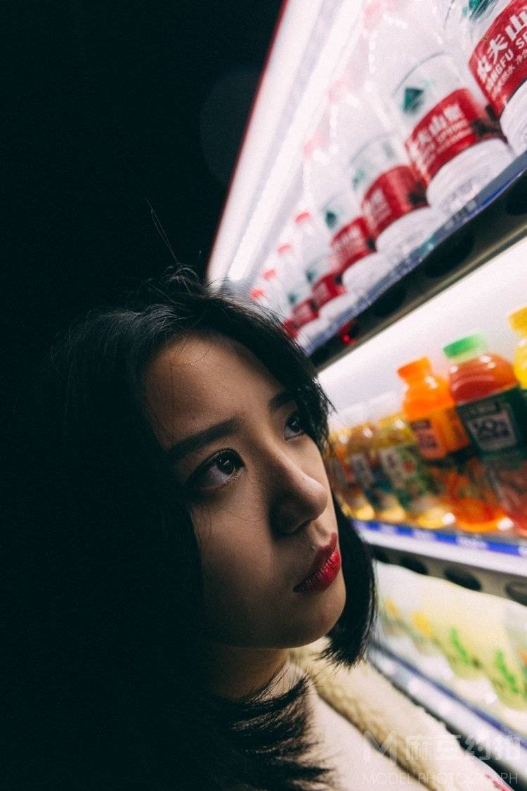 情绪模特
