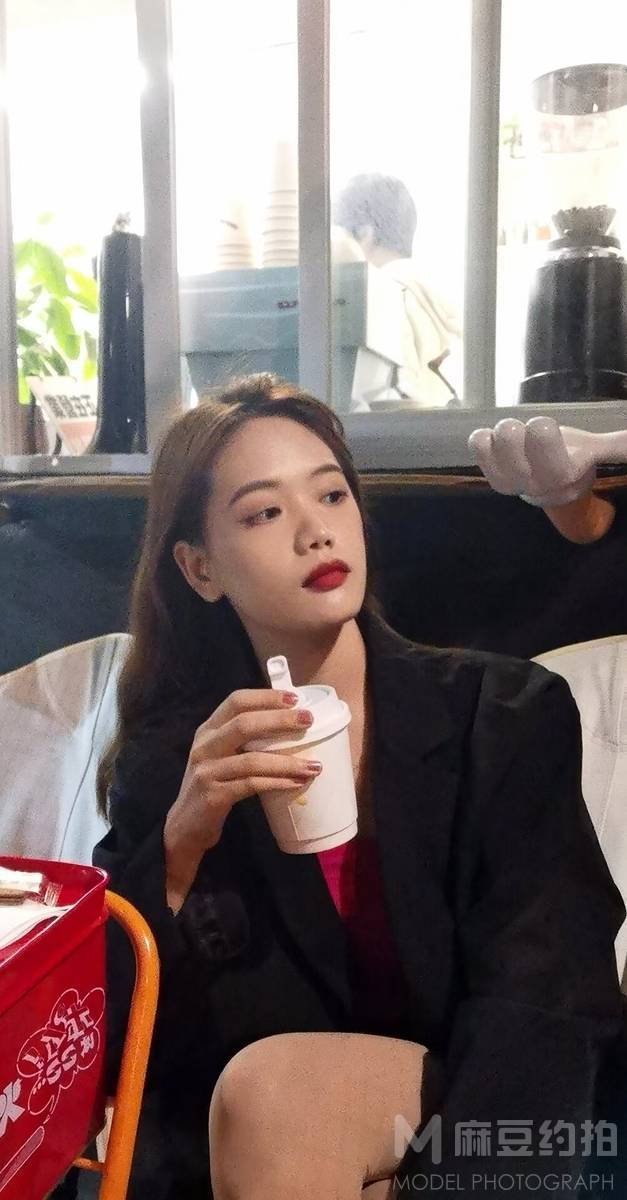 情绪模特