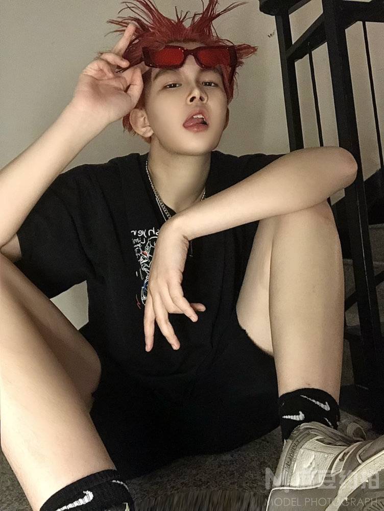 情绪模特