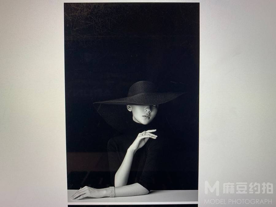 黑白模特