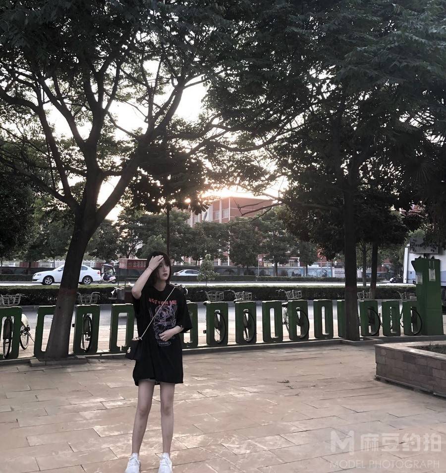 校园模特