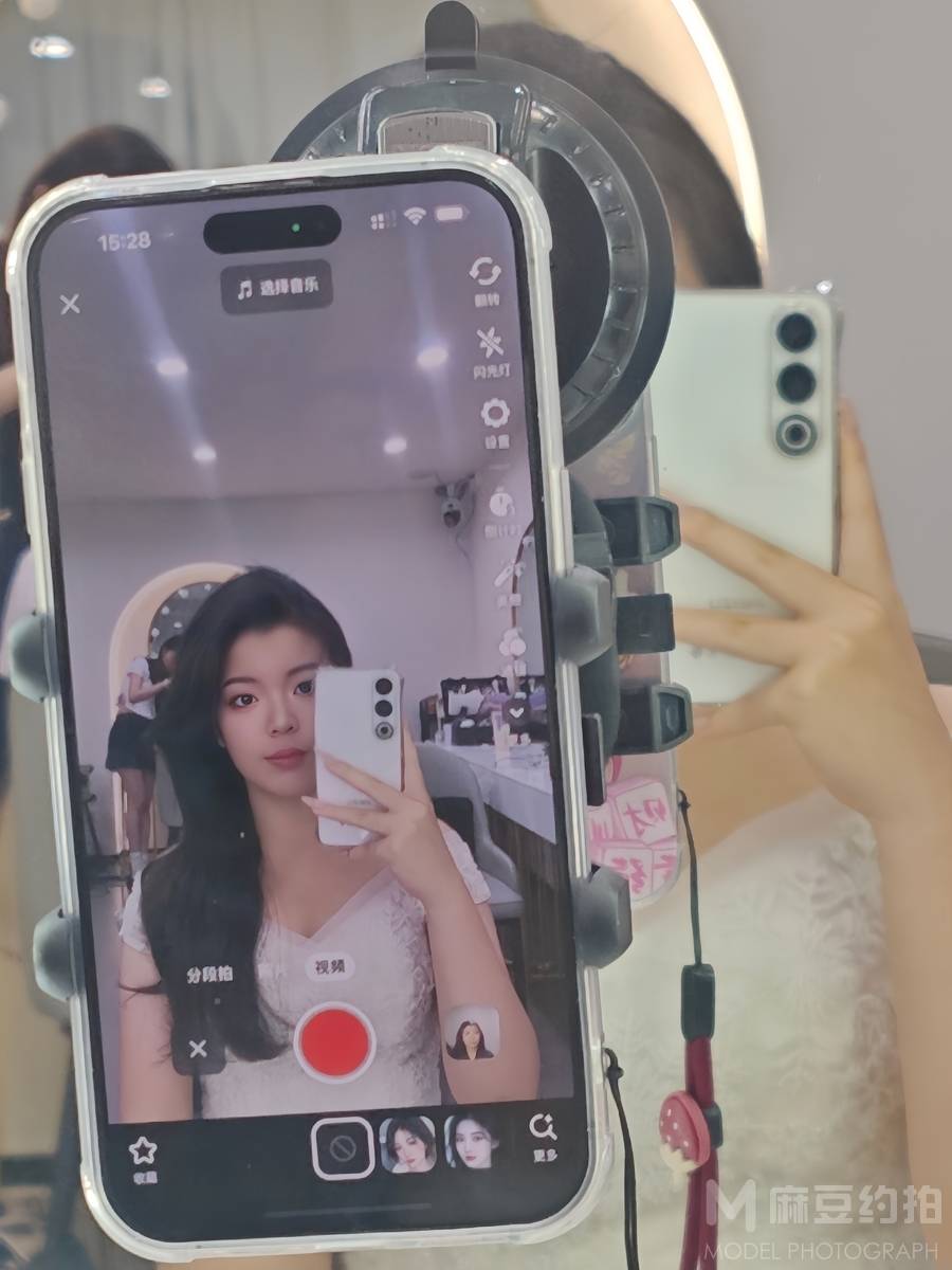 情绪模特