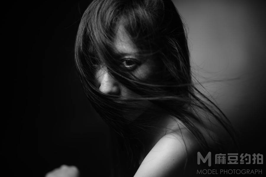 黑白模特