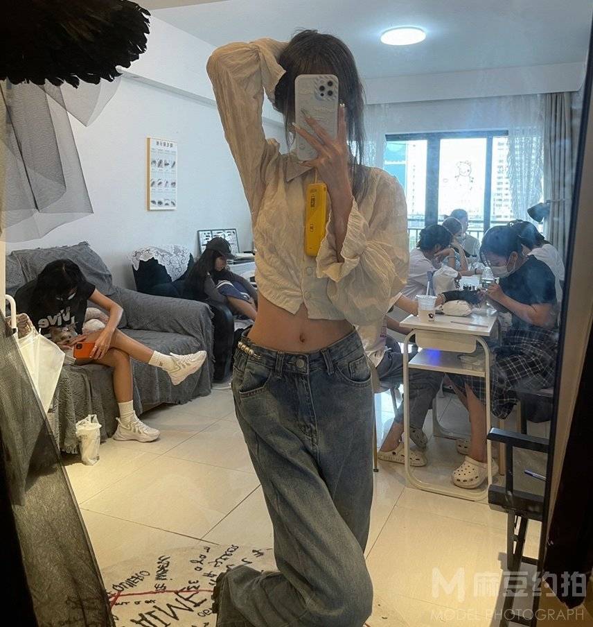 情绪模特