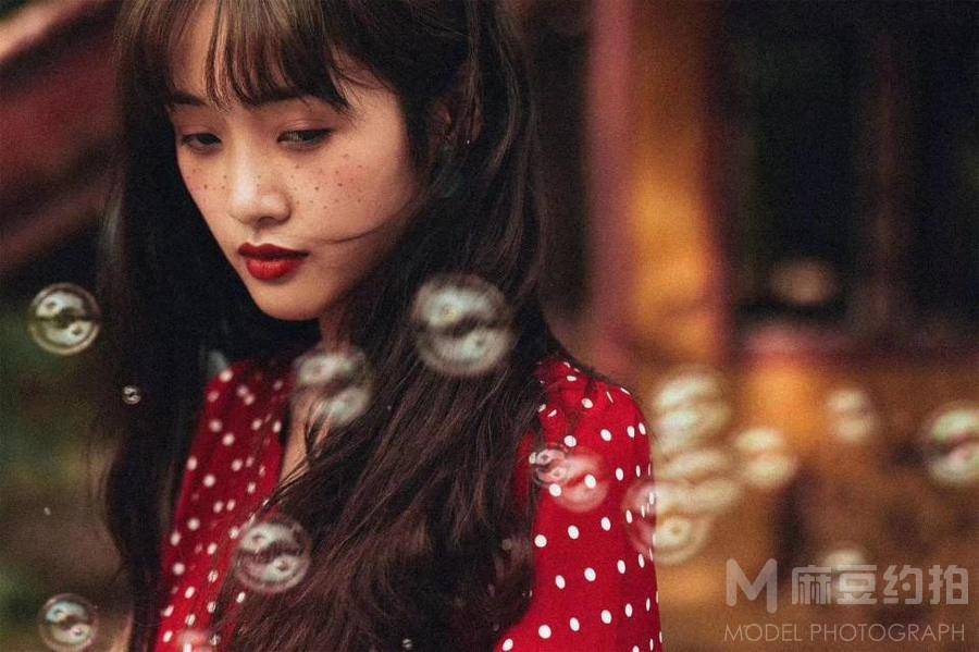 情绪模特
