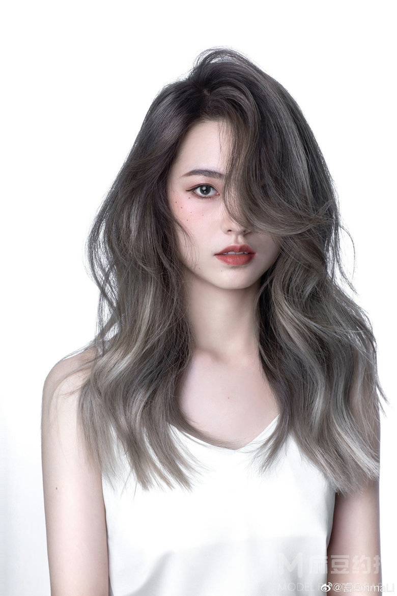 黑白模特