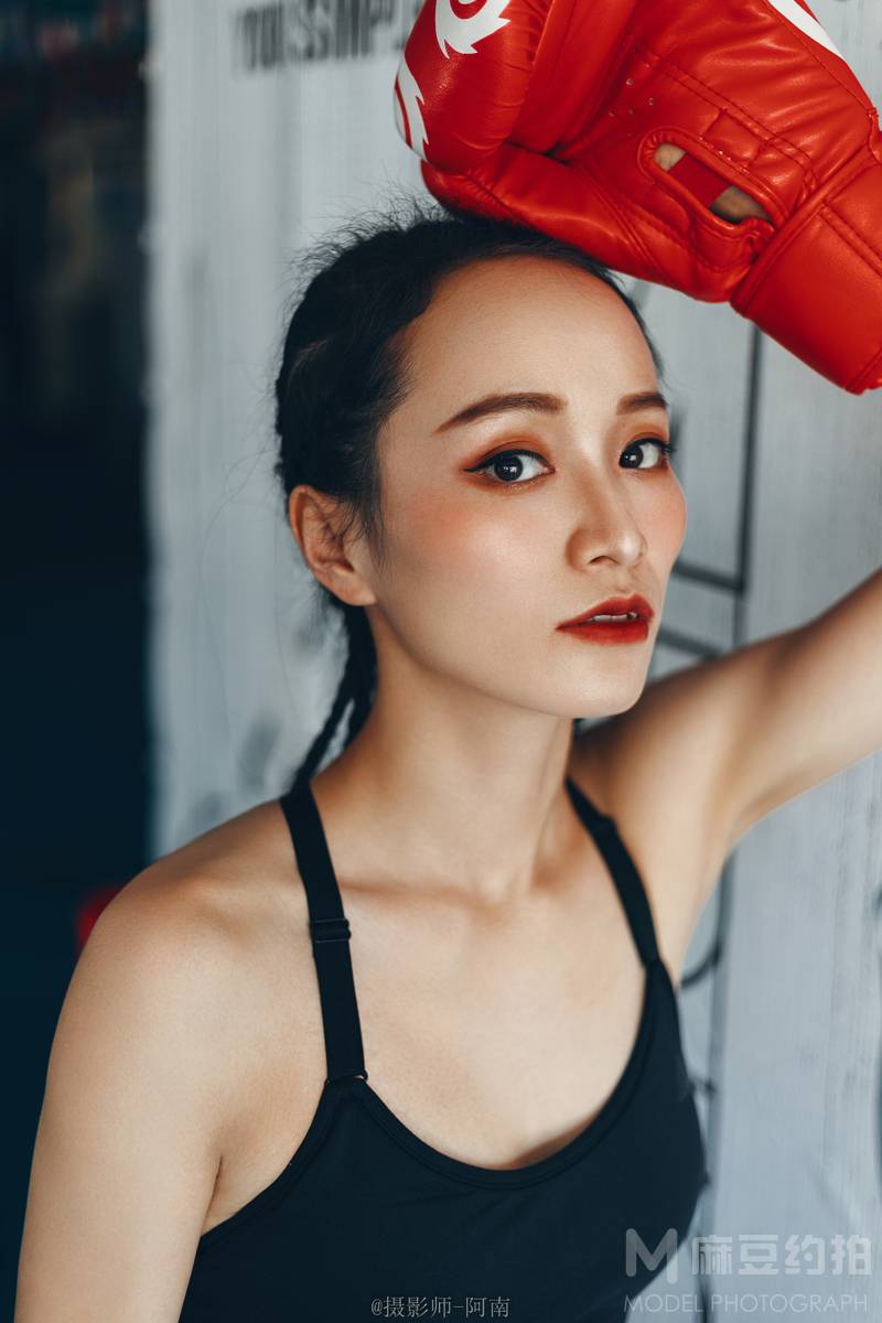情绪模特