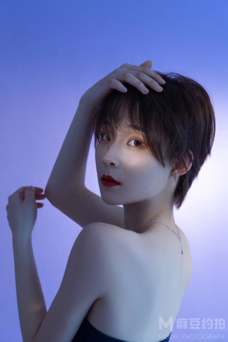 情绪模特