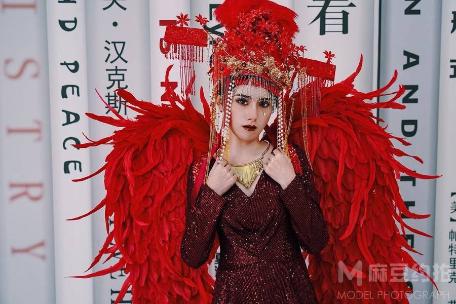 情绪模特