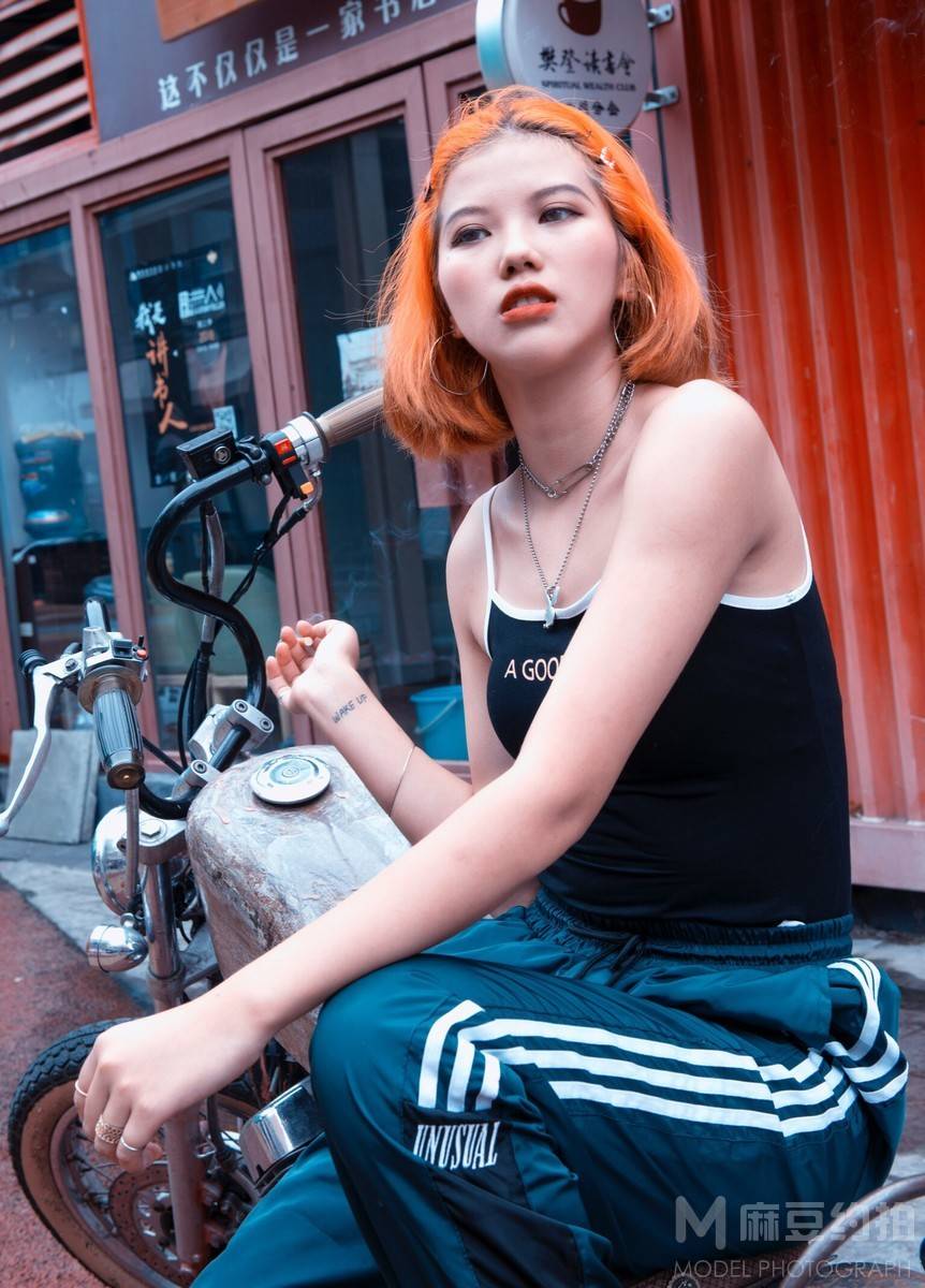 情绪模特