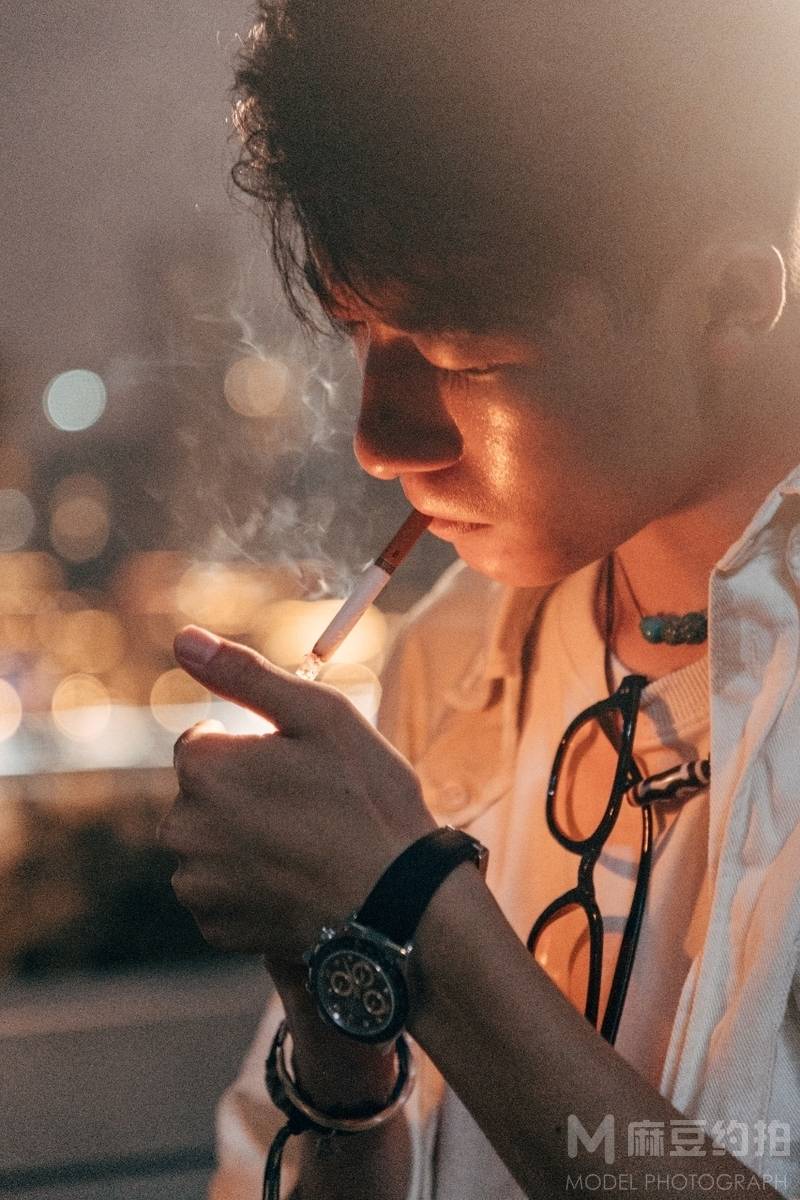 情绪模特
