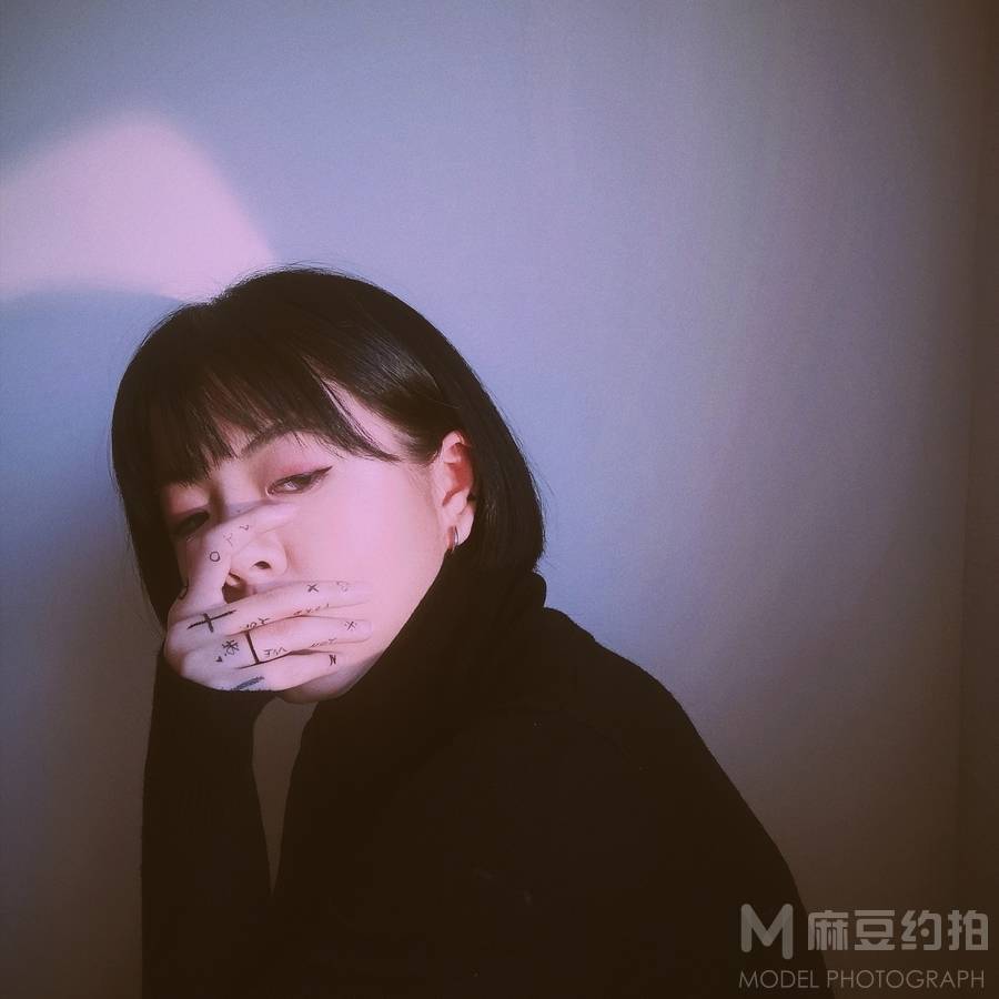 情绪模特