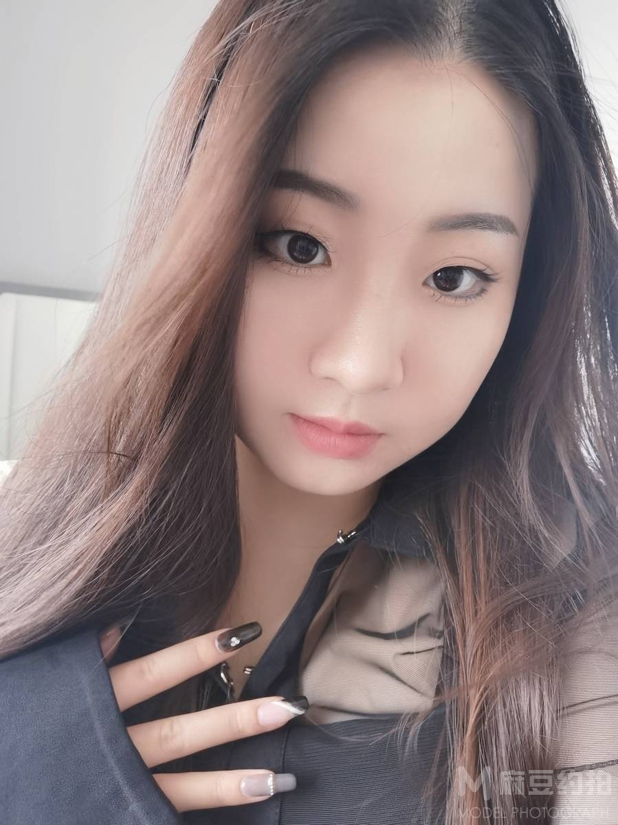黑白模特