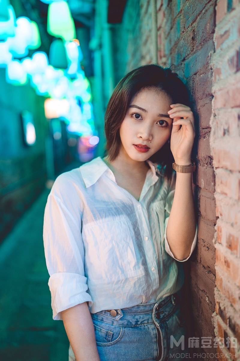 情绪模特