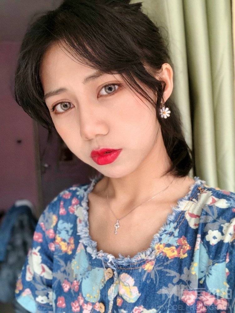 妆容模特