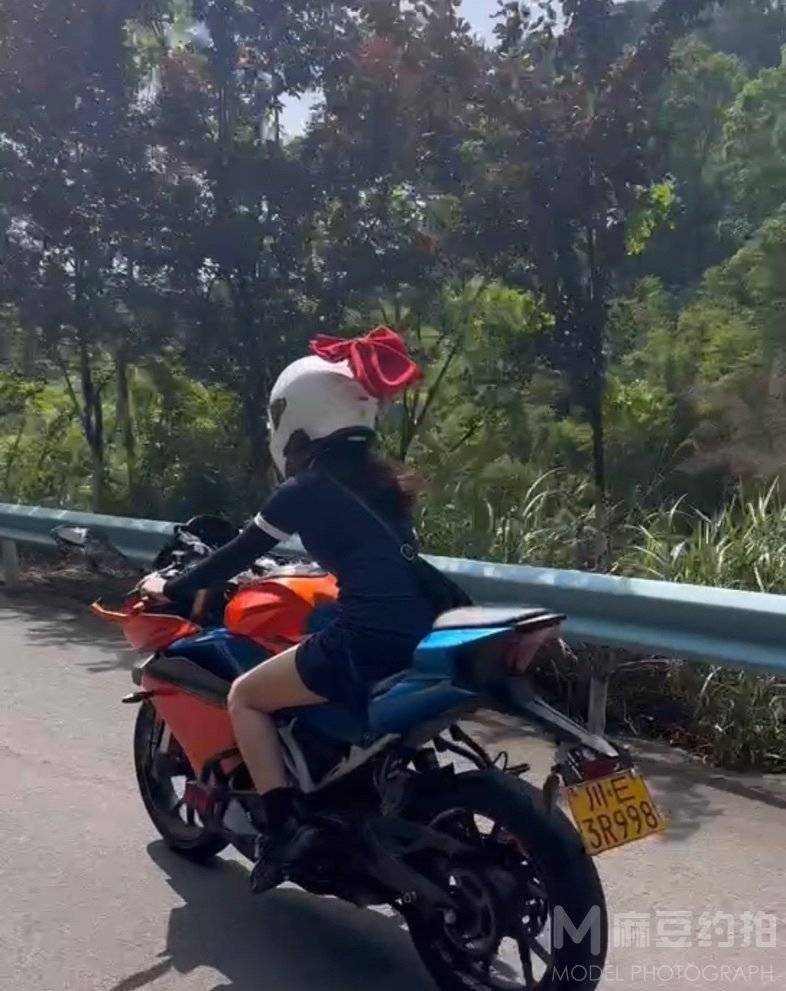 黑白模特