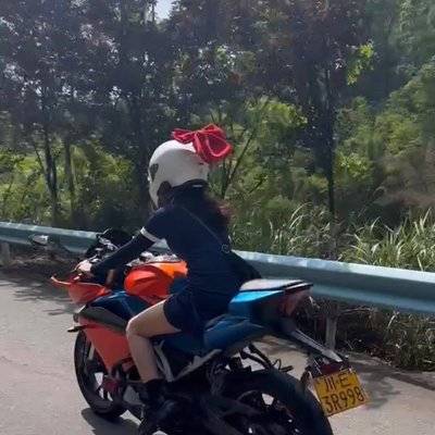 黑白模特