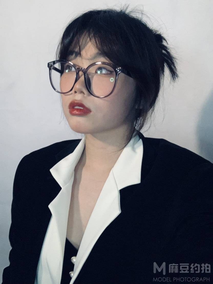 黑白模特