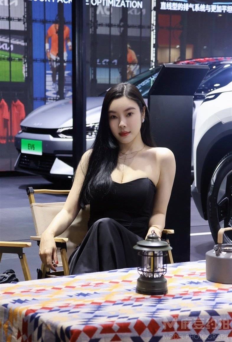 黑白模特