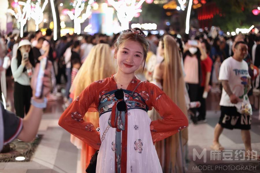 汉服模特