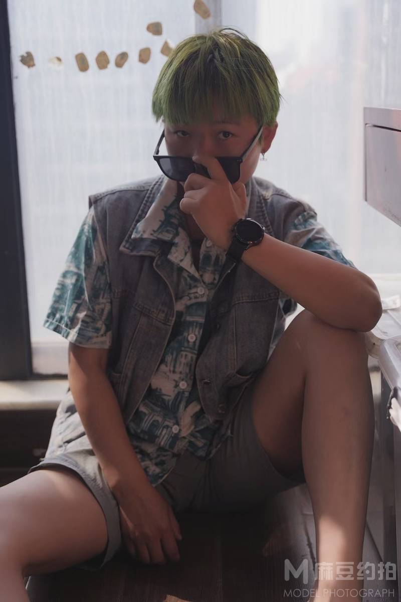 情绪模特
