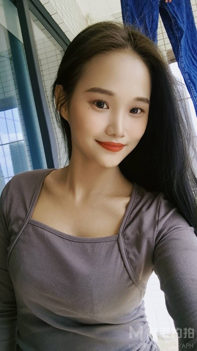 黑白模特