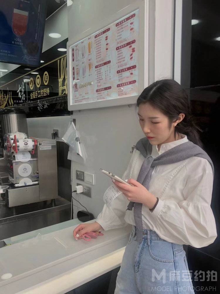情绪模特