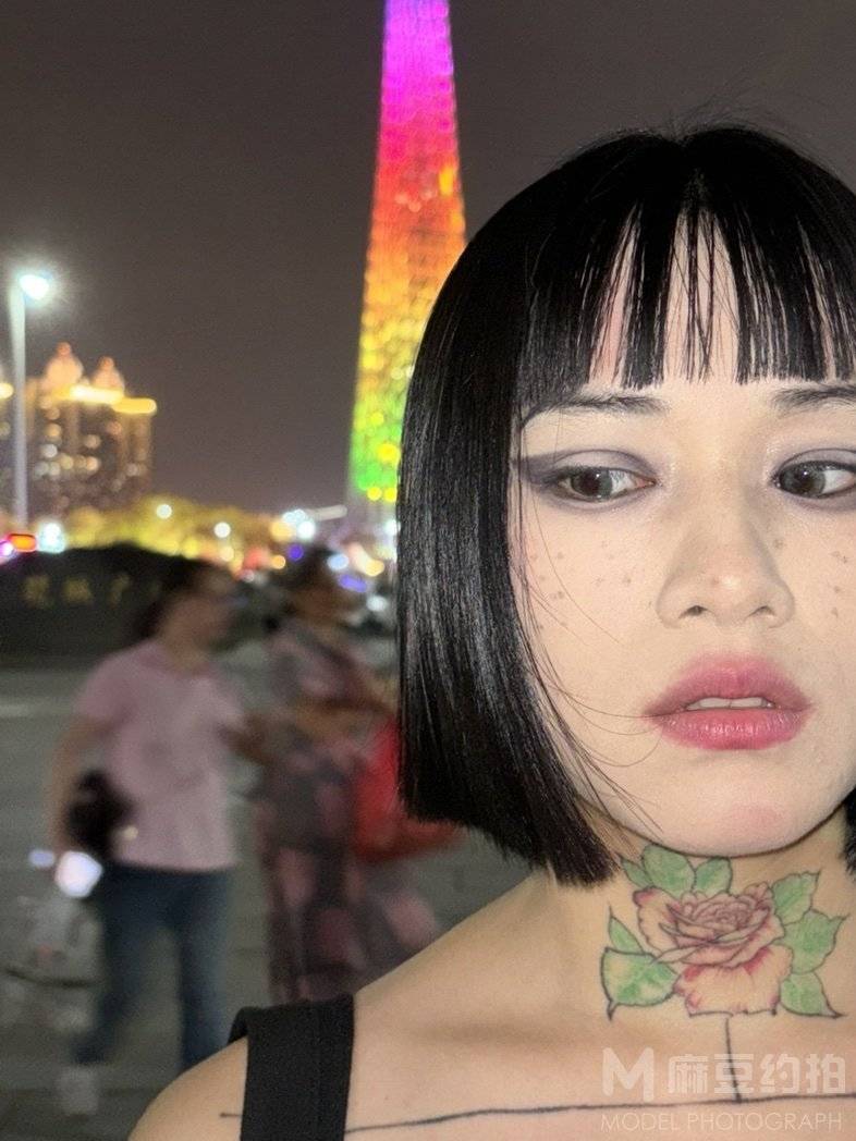 情绪模特