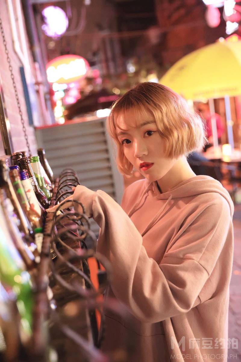 情绪模特