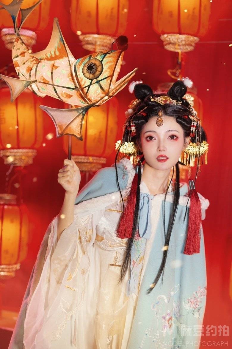 汉服模特
