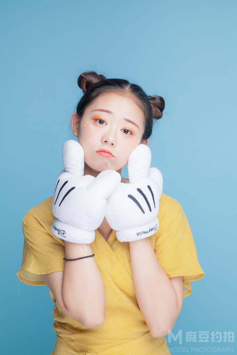 情绪模特