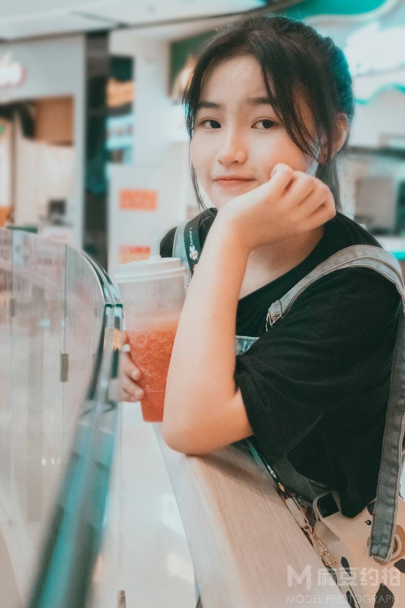 情绪模特
